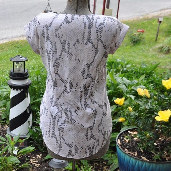 2/$10 Express Soft and Silky Top - See Measurements - Picture 3 of 4